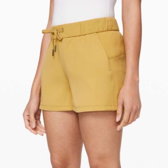 Lululemon On The Fly Woven 2.5” Shorts Vintage Gold Size 12 - Picture 4 of 12